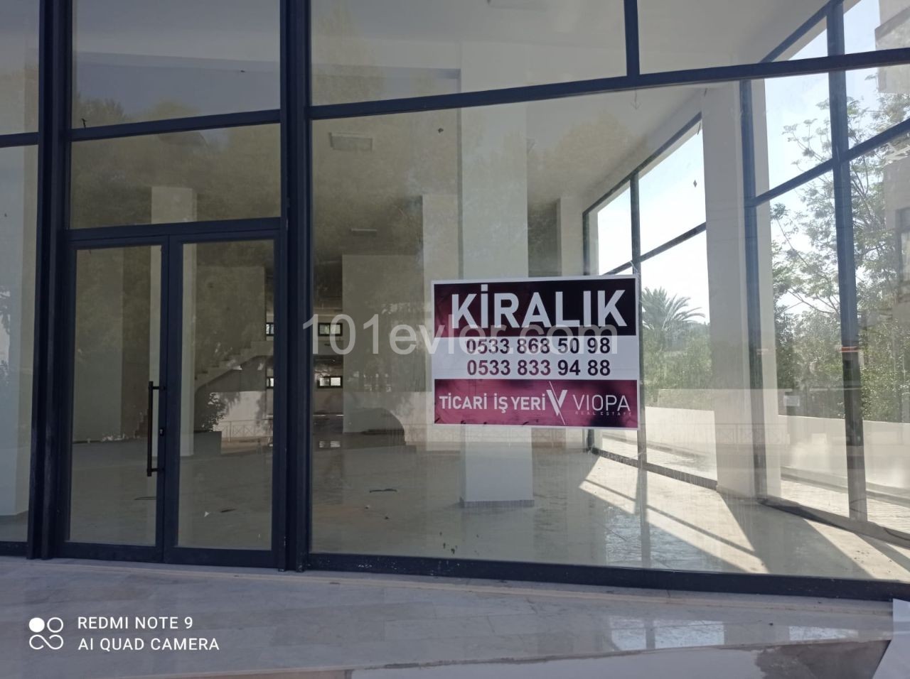 PERFECT SHOP FOR COMMERCIAL RENTAL IN KIZILBAS REGION ON THE ROAD TO SCHOOLS WITH PRIVATE PARKING AND ELEVATOR (900 M2) ** 