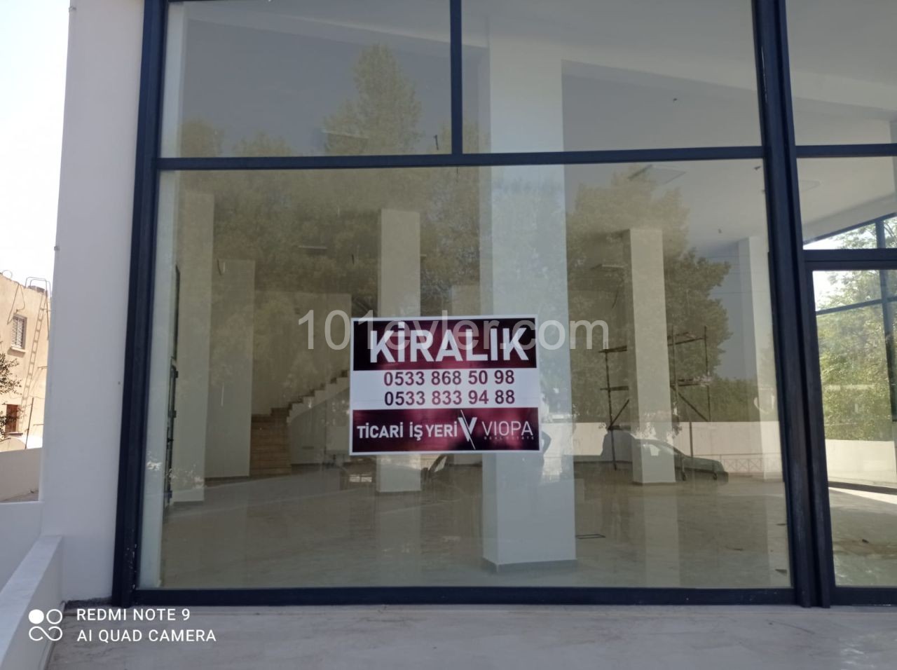 PERFECT SHOP FOR COMMERCIAL RENTAL IN KIZILBAS REGION ON THE ROAD TO SCHOOLS WITH PRIVATE PARKING AND ELEVATOR (900 M2) ** 