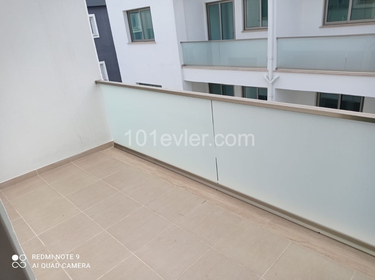 WIDE AND SPACIOUS (2+1) 90M2 PERFECT FLATS MADE WITH PERFECT 1st CLASS LABOR AND MATERIALS IN CENTRAL LOCATION IN GÖNYELİ ** 