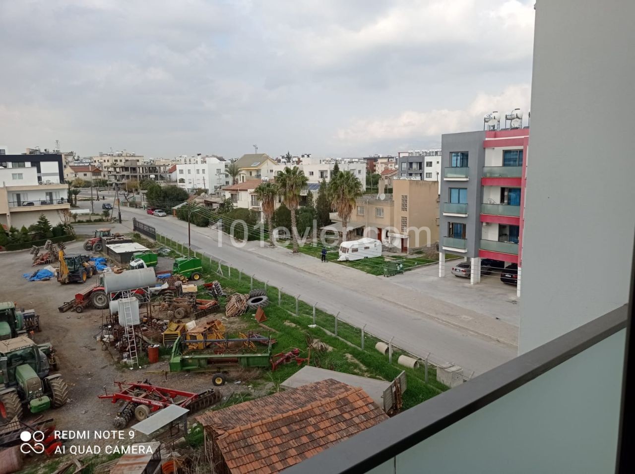 WIDE AND SPACIOUS (2+1) 90M2 PERFECT FLATS MADE WITH PERFECT 1st CLASS LABOR AND MATERIALS IN CENTRAL LOCATION IN GÖNYELİ ** 