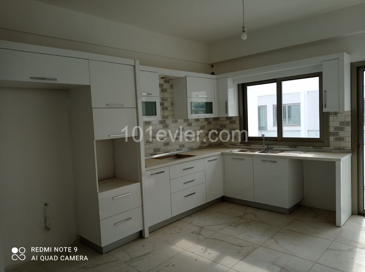 WIDE AND SPACIOUS (2+1) 90M2 PERFECT FLATS MADE WITH PERFECT 1st CLASS LABOR AND MATERIALS IN CENTRAL LOCATION IN GÖNYELİ ** 