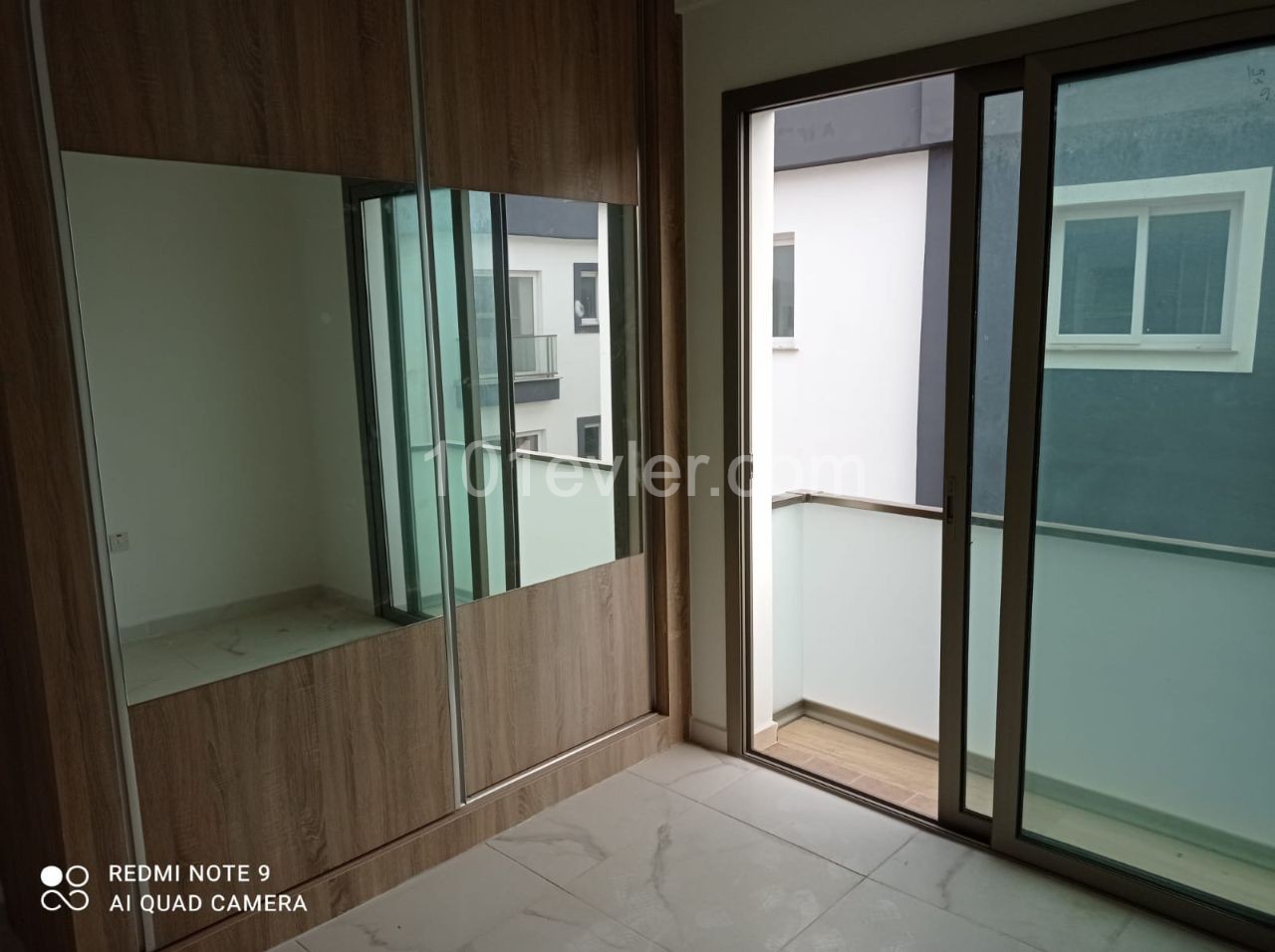 WIDE AND SPACIOUS (2+1) 90M2 PERFECT FLATS MADE WITH PERFECT 1st CLASS LABOR AND MATERIALS IN CENTRAL LOCATION IN GÖNYELİ ** 