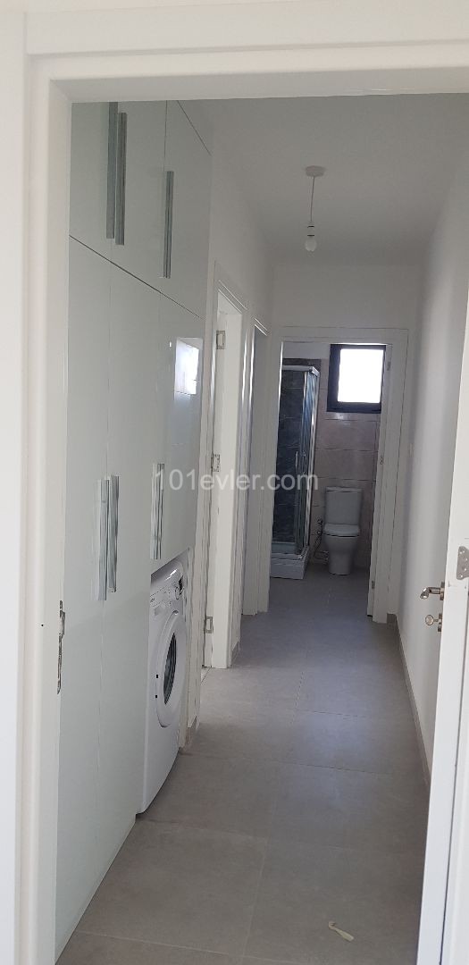 Yenişehir bölgesinde merkezde kiralık  full eşyalı yeni 2+1  daire