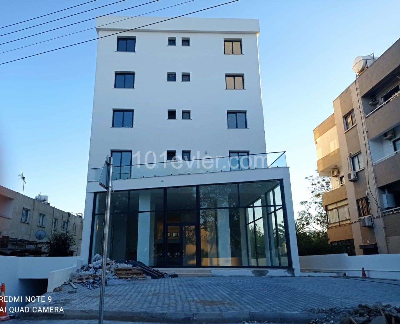 LARGE SPACIOUS, ELEVATOR, INDOOR PARKING (2+1) 90M2, ALL NEW FURNISHED, BRAND NEW FINISHED PERFECT FLATS ON THE ROAD TO SCHOOLS IN KIZILBAS REGION ** 