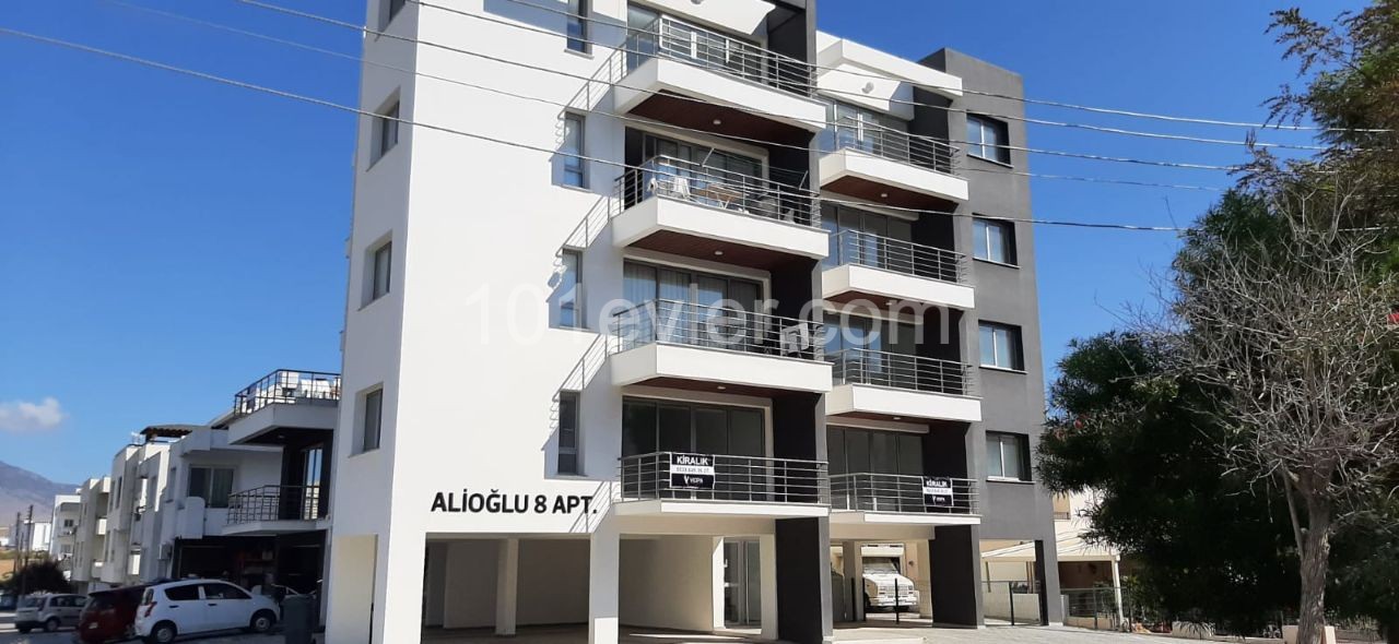 Gönyeli'de  market ve duraklara yakın merkez konumda 2+1 eşyasız  kiralık daireler 