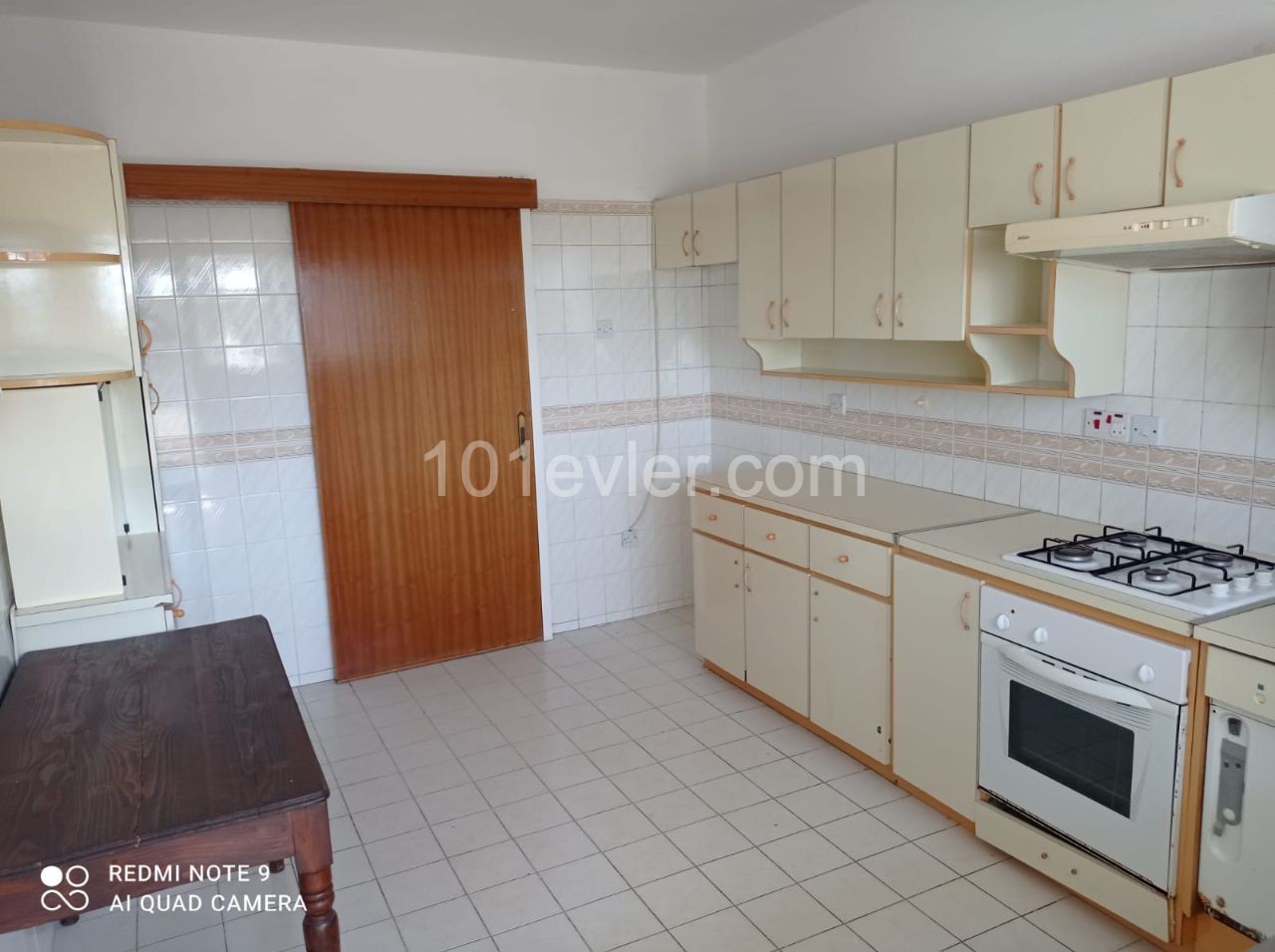 Apartment for sale in Ortaköy in the center of commercial leave