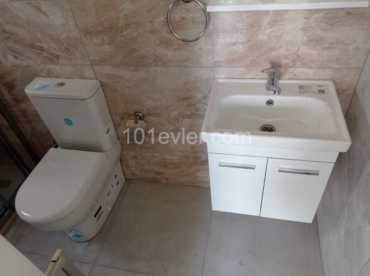 PERFECT FLAT IN ORTAKOY, ONE OF THE MOST BEAUTIFUL AREAS OF NICOSIA, WITHIN WALKING DISTANCE TO MARKETS, SCHOOLS, SHOPPING, HOSPITALS, RESTAURANTS AND CAFES ** 