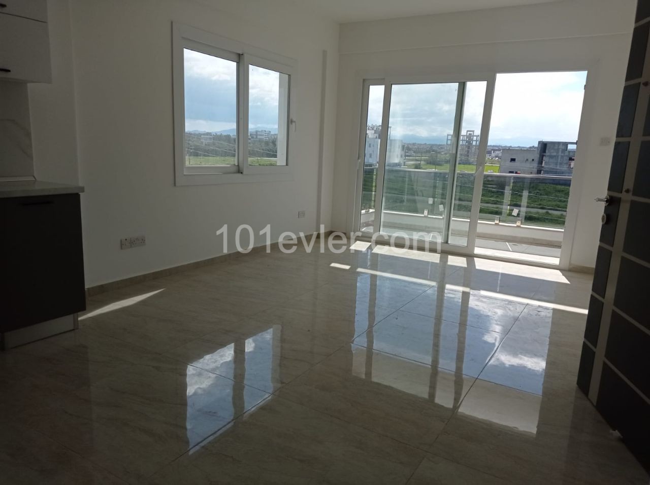 PERFECT FLAT IN ORTAKOY, ONE OF THE MOST BEAUTIFUL AREAS OF NICOSIA, WITHIN WALKING DISTANCE TO MARKETS, SCHOOLS, SHOPPING, HOSPITALS, RESTAURANTS AND CAFES ** 