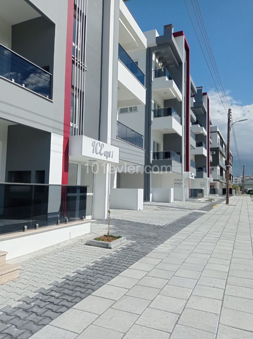 LEFKOŞANIN EN GÜZEL BÖLGELERİNDEN ORTAKÖY DE 90 M2 (2+1) 1. SINIF  İŞÇİLİK VE MALZEME KULLANIMI MARKET, OKUL ALIŞVERİŞ, HASTANE, RESTORANT VE CAFELERE YÜRÜME MESAFESİNDE  MÜKEMMEL DAİRE