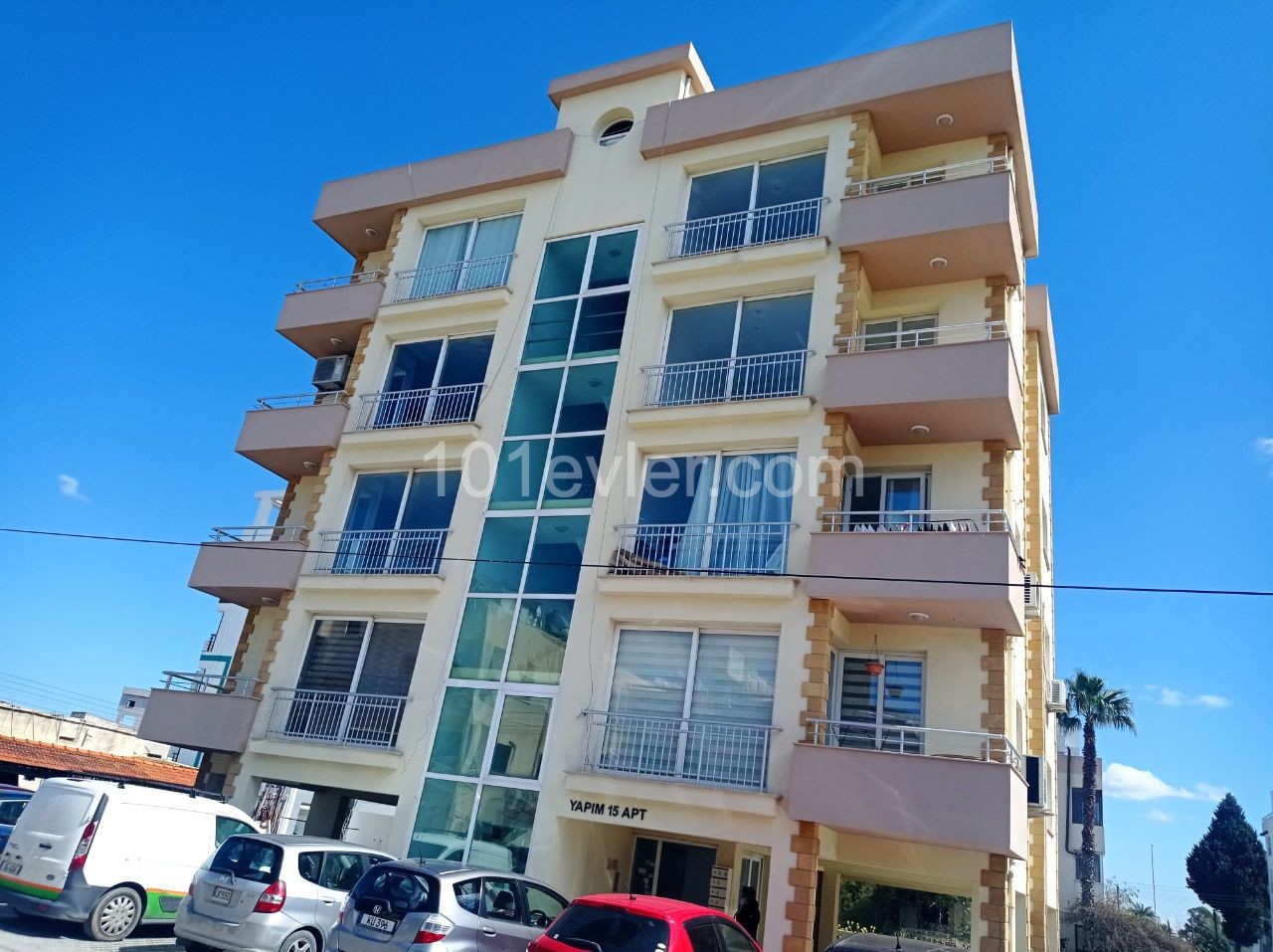 INVESTMENT WITH RENTAL GUARANTEED IN KAYMAKLI TERMINAL AREA (2+1) 90M2 LARGE SPACIOUS FLAT FOR SALE ** 