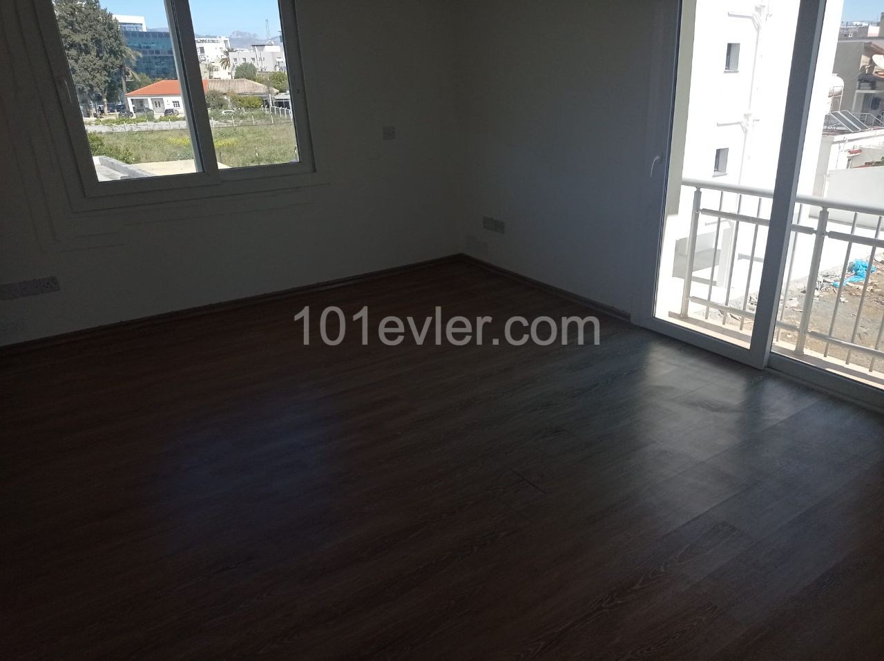 INVESTMENT WITH RENTAL GUARANTEED IN KAYMAKLI TERMINAL AREA (2+1) 90M2 LARGE SPACIOUS FLAT FOR SALE ** 