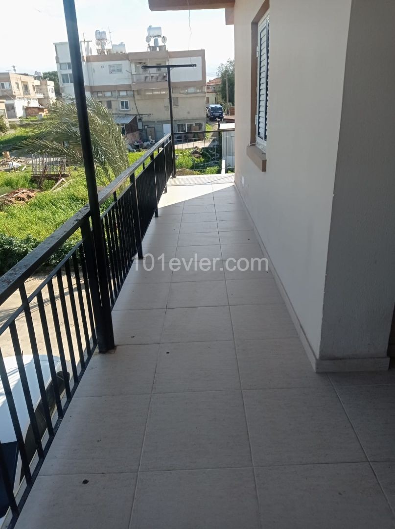 ALAYKÖY 1450 m2 Garten 216M2 (Werkstatt)+ 185m2 (Lager) + 185m2 voll renoviert (3+1) Gehäuse wartet auf den neuen Besitzer zu einem ausgezeichneten günstigen Preis ** 