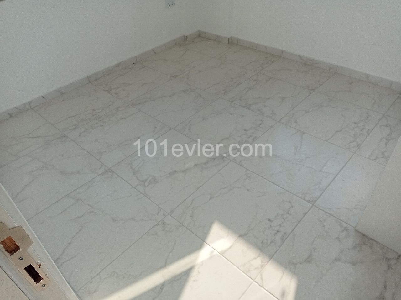 Ground floor 2+1 flat for sale in the center of Gonyeli ** 