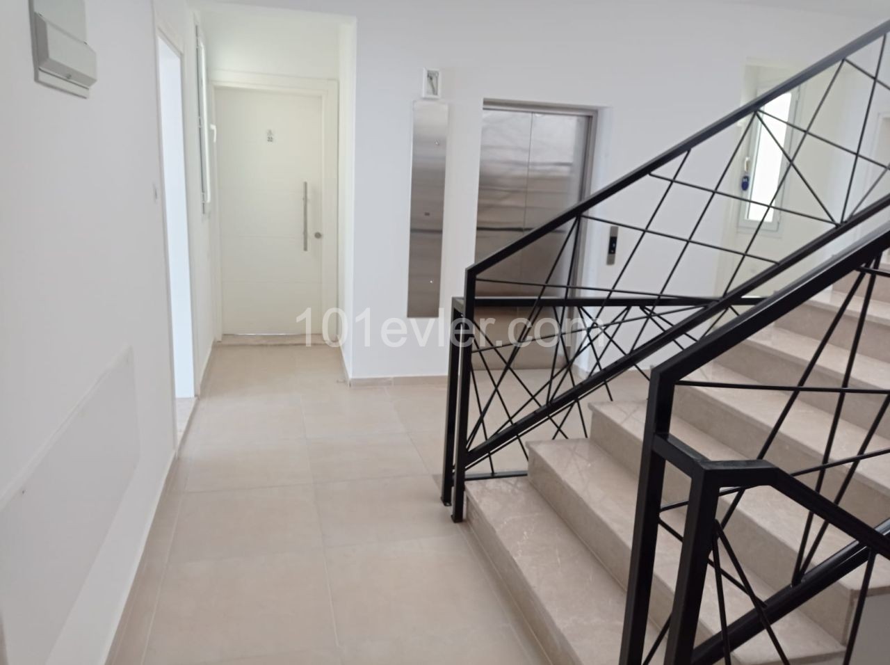 Spacious Penthouse for Sale in a Central Location with City View in Gonyeli ** 