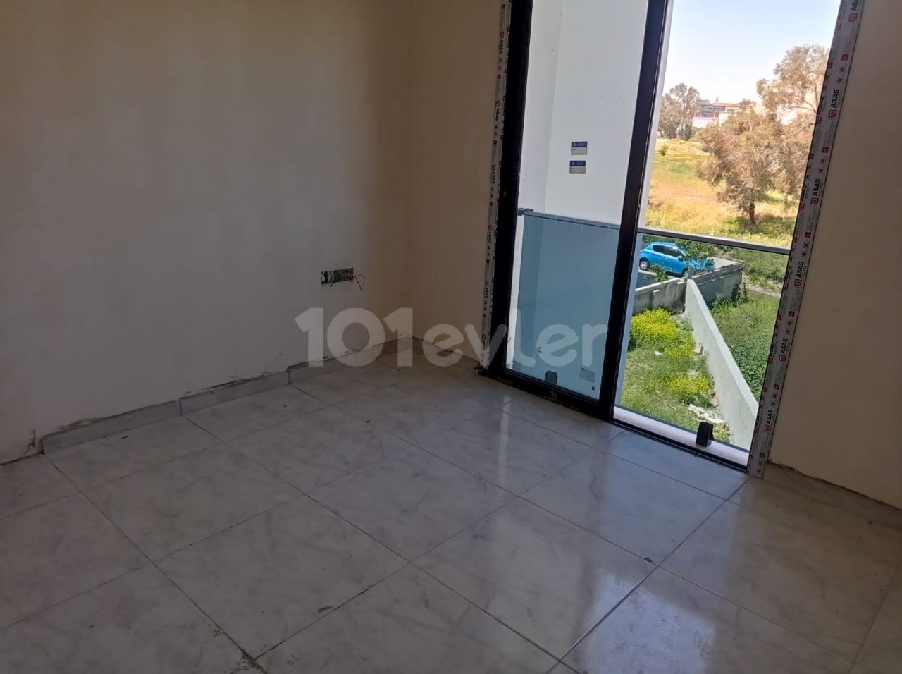 2+1 ground floor for sale in the marmara region, in the center of the city, within walking distance to the metropolis, in a splendid location ** 