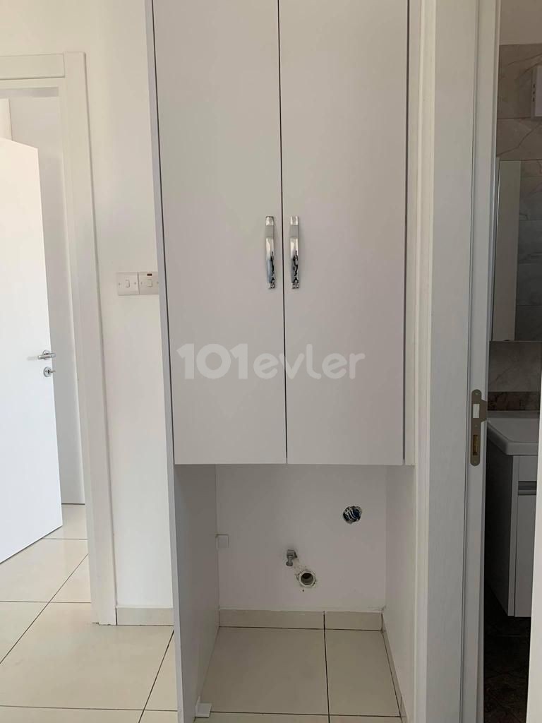 Yenişehir'de şehirin merkezinde Merit oteline yürüme mesafesinde kiralık lüks 2+1 daire