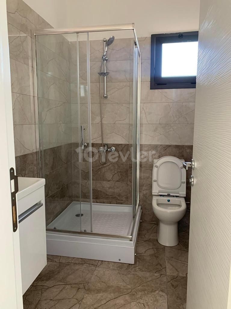 Yenişehir'de şehirin merkezinde Merit oteline yürüme mesafesinde kiralık lüks 2+1 daire