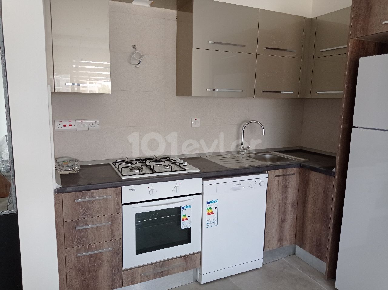 Dereboyunda kiralık 2+1 yeni eşyalı modern daire 