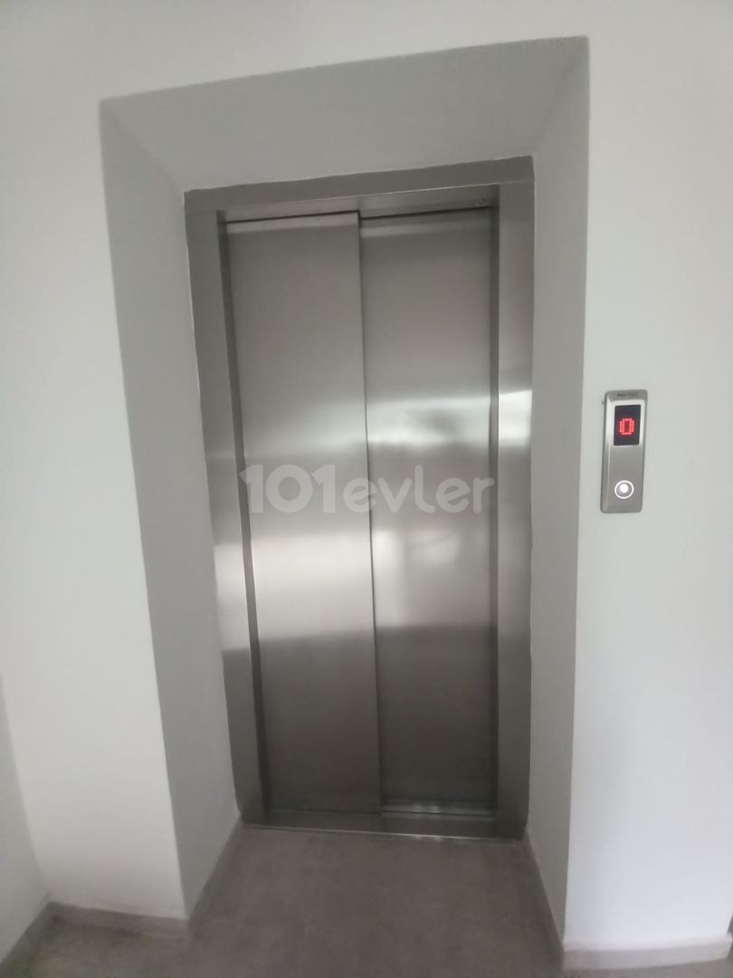 Modern apartment in a building with 2+1 elevator for rent in Kucukkaymakli district ** 