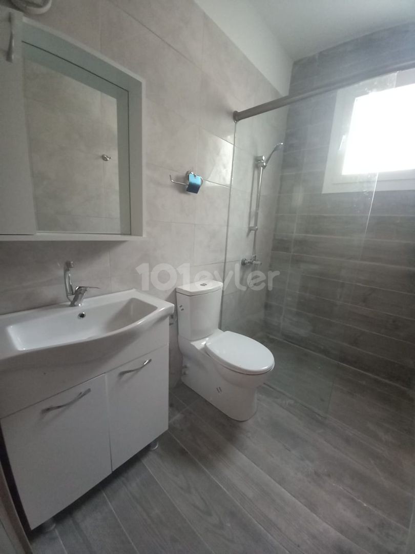 Küçükkaymaklı bölgesinde kiralık 2+1 asansörlü binada modern daire