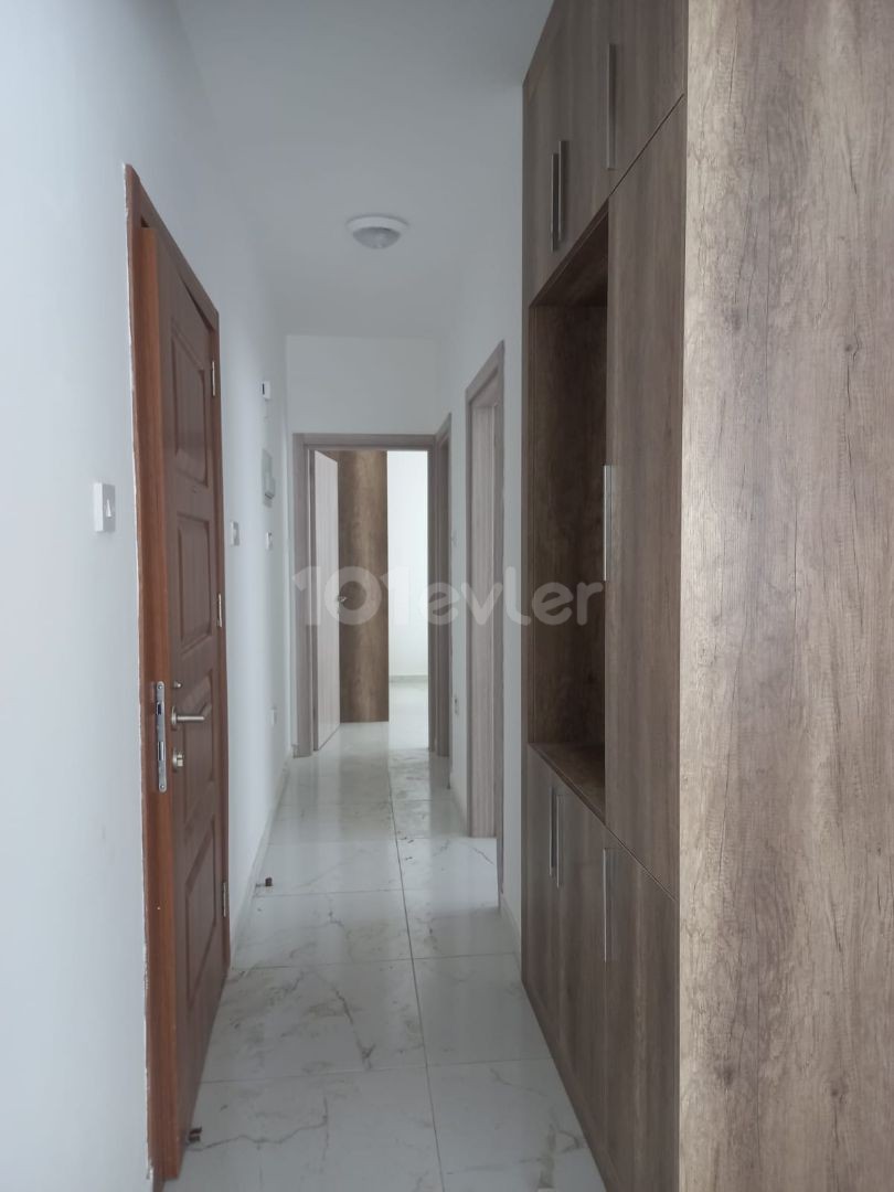 Küçükkaymaklı bölgesinde kiralık 2+1 asansörlü binada modern daire