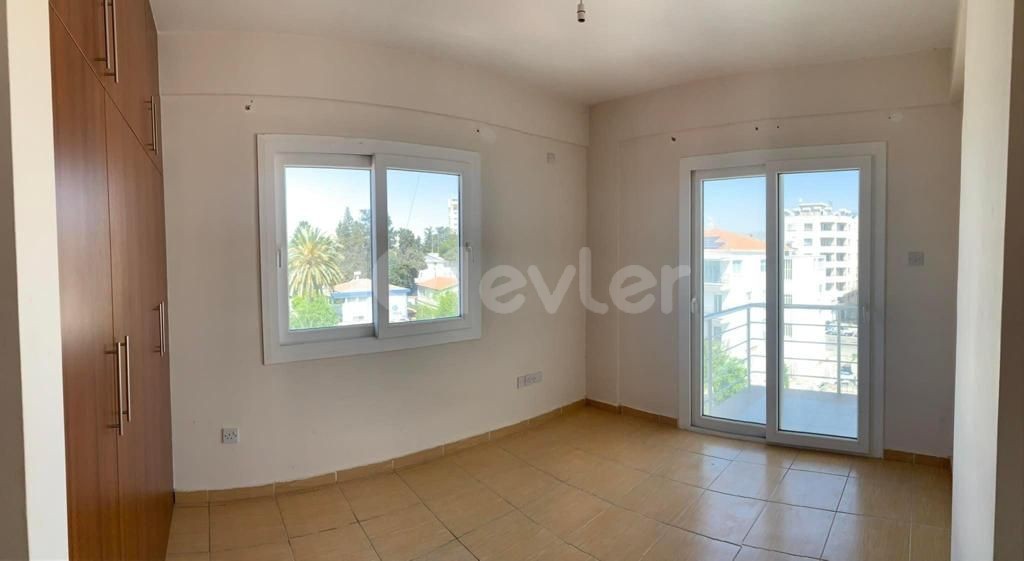 THE APARTMENT WITH ELEVATOR AND PARKING LOT (3+1) IN THE PERFECT LOCATION IN YENIŞEHIR IS IN A VERY GOOD CONDITION AND THE RENT IS GUARANTEED TO BE WAITING FOR THE LUCKY OWNER ** 