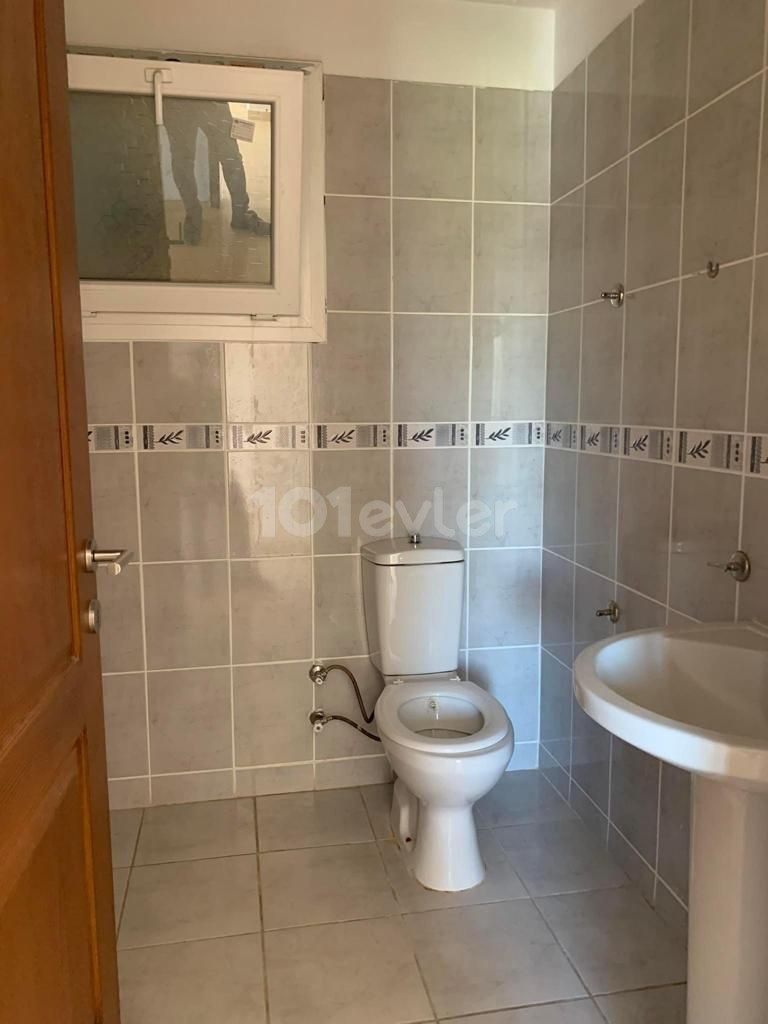 THE APARTMENT WITH ELEVATOR AND PARKING LOT (3+1) IN THE PERFECT LOCATION IN YENIŞEHIR IS IN A VERY GOOD CONDITION AND THE RENT IS GUARANTEED TO BE WAITING FOR THE LUCKY OWNER ** 