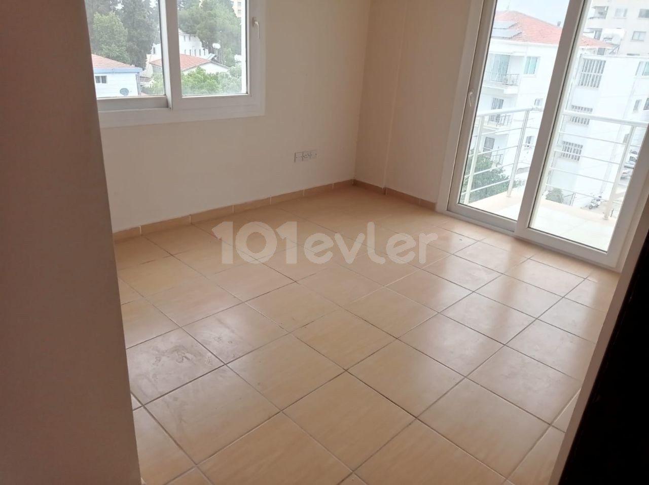 THE APARTMENT WITH ELEVATOR AND PARKING LOT (3+1) IN THE PERFECT LOCATION IN YENIŞEHIR IS IN A VERY GOOD CONDITION AND THE RENT IS GUARANTEED TO BE WAITING FOR THE LUCKY OWNER ** 