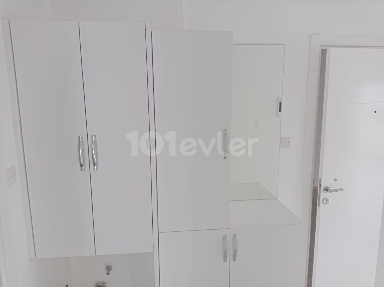 RENT-GUARANTEED APARTMENT IN A NEWLY FINISHED BUILDING WITH ELEVATOR AND PARKING LOT (2+1) IN THE PERFECT LOCATION IN YENIŞEHIR IS WAITING FOR THE LUCKY OWNER ** 