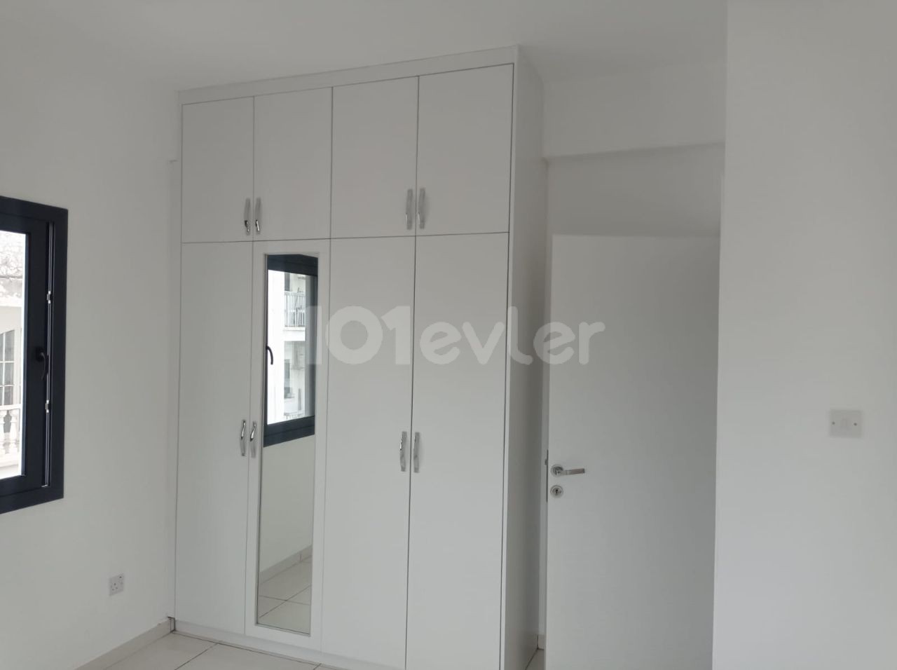 RENT-GUARANTEED APARTMENT IN A NEWLY FINISHED BUILDING WITH ELEVATOR AND PARKING LOT (2+1) IN THE PERFECT LOCATION IN YENIŞEHIR IS WAITING FOR THE LUCKY OWNER ** 