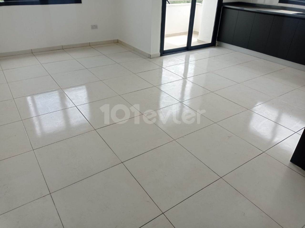 RENT-GUARANTEED APARTMENT IN A NEWLY FINISHED BUILDING WITH ELEVATOR AND PARKING LOT (2+1) IN THE PERFECT LOCATION IN YENIŞEHIR IS WAITING FOR THE LUCKY OWNER ** 