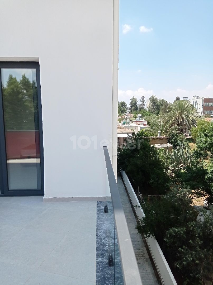 2 + 1 Furnished apartment for rent with indoor parking in the central location in the Yenişehir region ** 