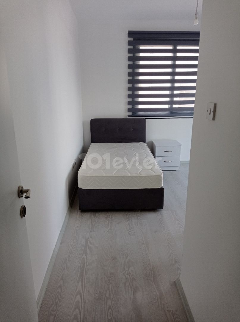 Yenişehir bölgesinde merkezi lokasyonda kapalı otoparkı olan kiralık 2+1 eşyalı daire 