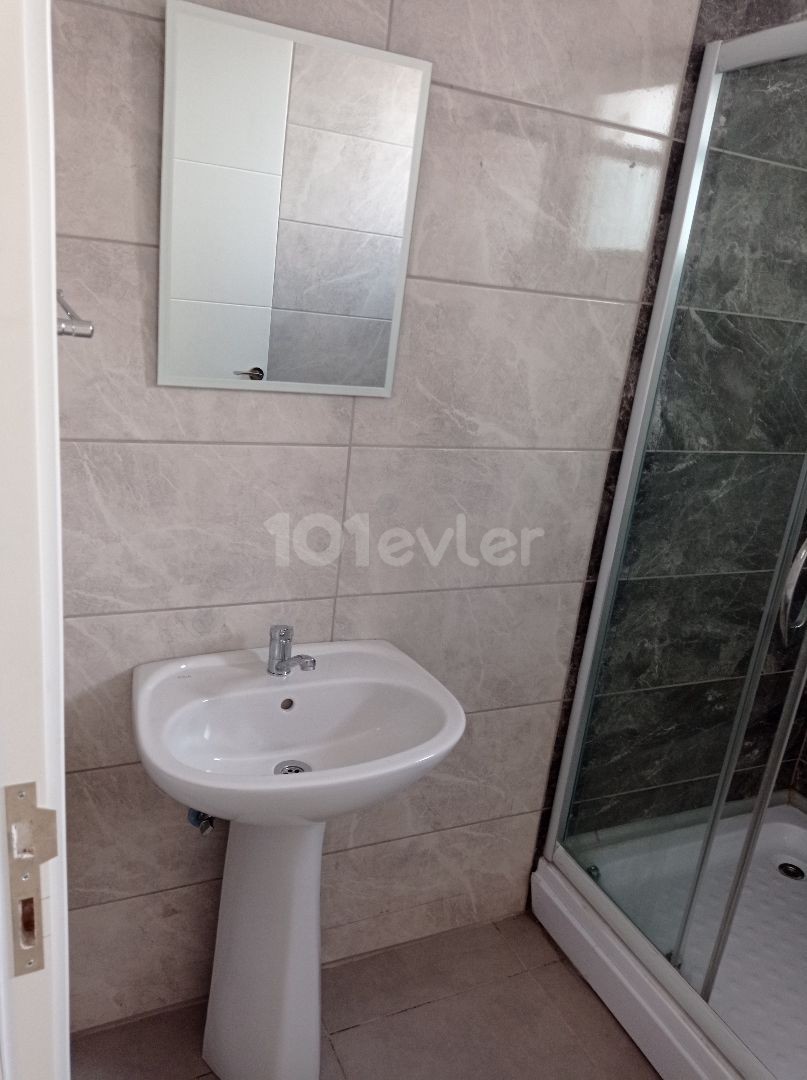 Yenişehir bölgesinde merkezi lokasyonda kapalı otoparkı olan kiralık 2+1 eşyalı daire 