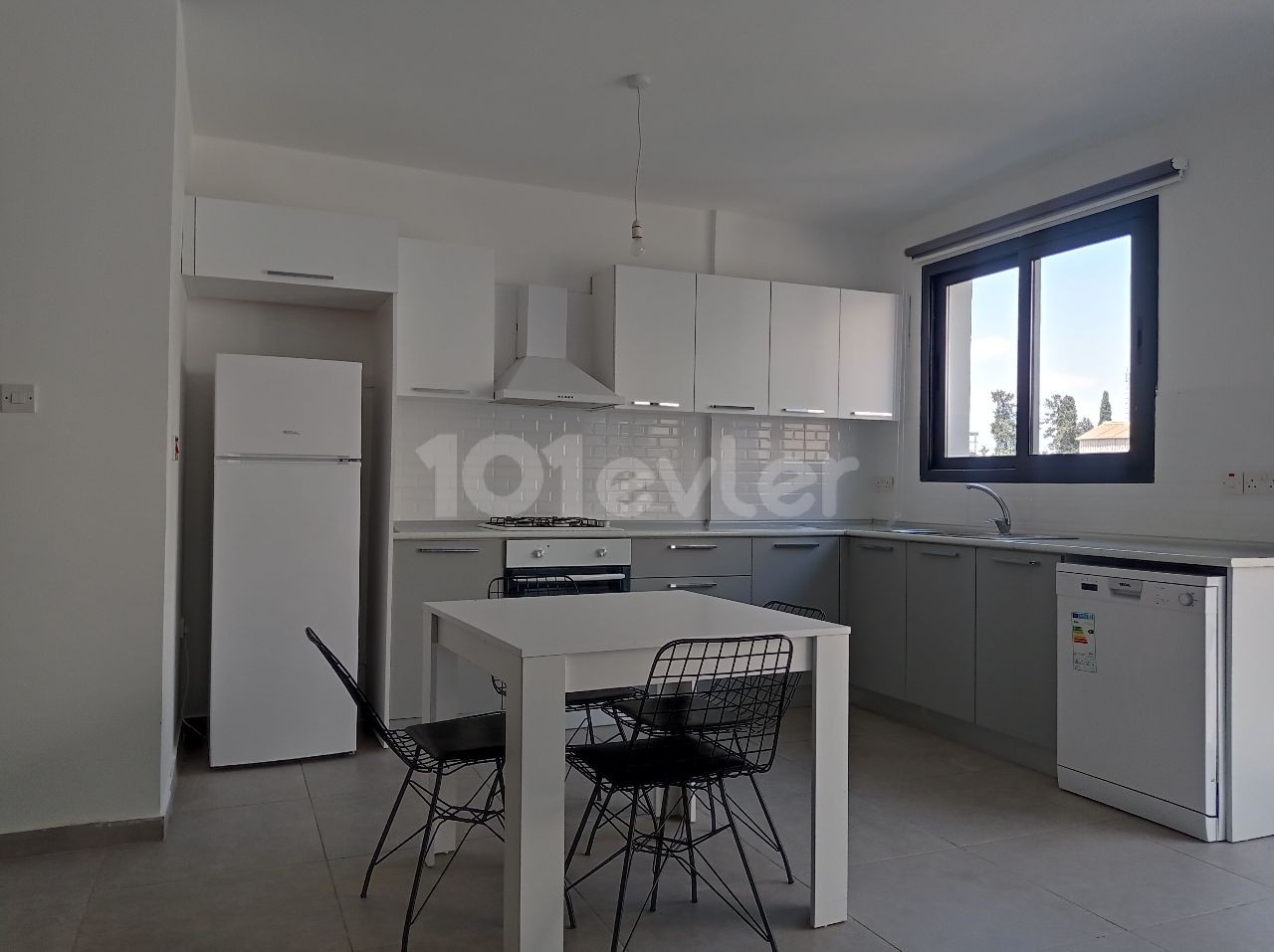 2 + 1 Furnished apartment for rent with indoor parking in the central location in the Yenişehir region ** 