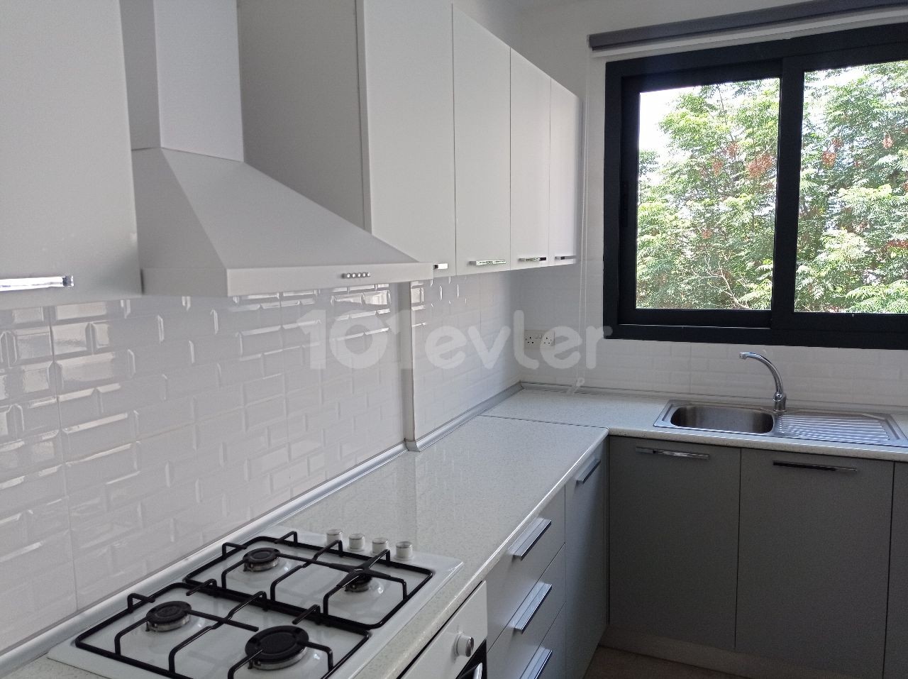 2 + 1 Furnished apartment for rent with indoor parking in the central location in the Yenişehir region ** 