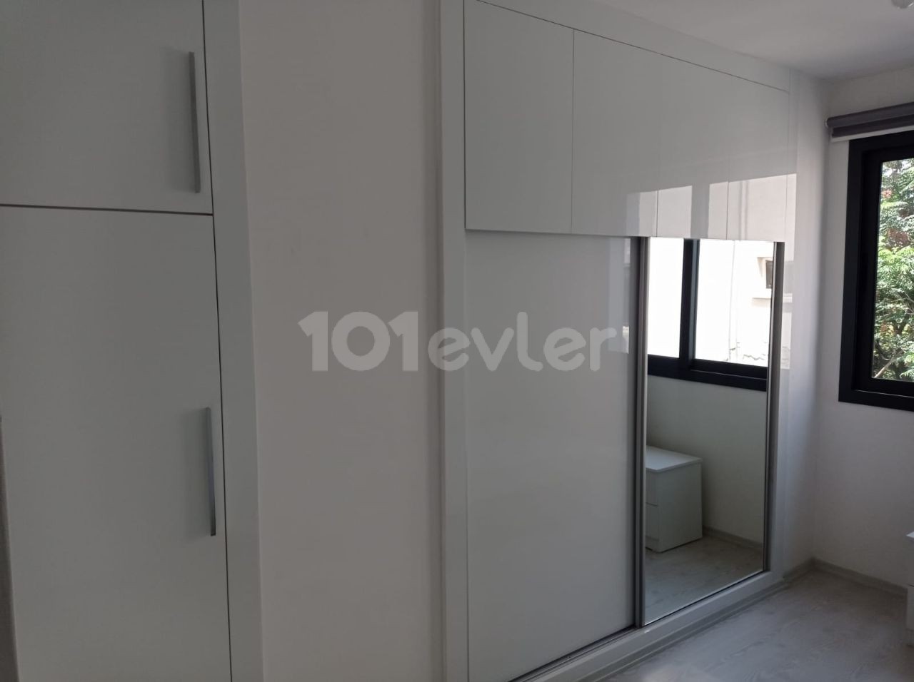 SPACIOUS SPACIOUS 90M2 (2+1) APARTMENT FOR RENT WITH ELEVATOR AND PARKING WITH FURNISHED TERRACE IN A NEW BUILDING IN AN EXCELLENT CENTRAL LOCATION. ** 