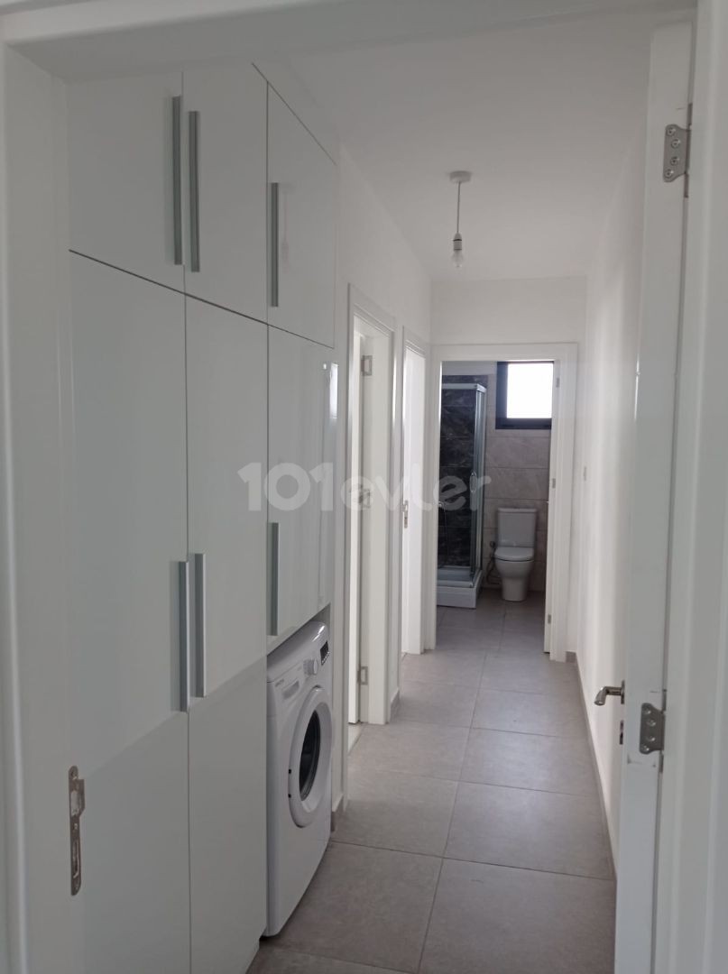 SPACIOUS SPACIOUS 90M2 (2+1) APARTMENT FOR RENT WITH ELEVATOR AND PARKING WITH FURNISHED TERRACE IN A NEW BUILDING IN AN EXCELLENT CENTRAL LOCATION. ** 