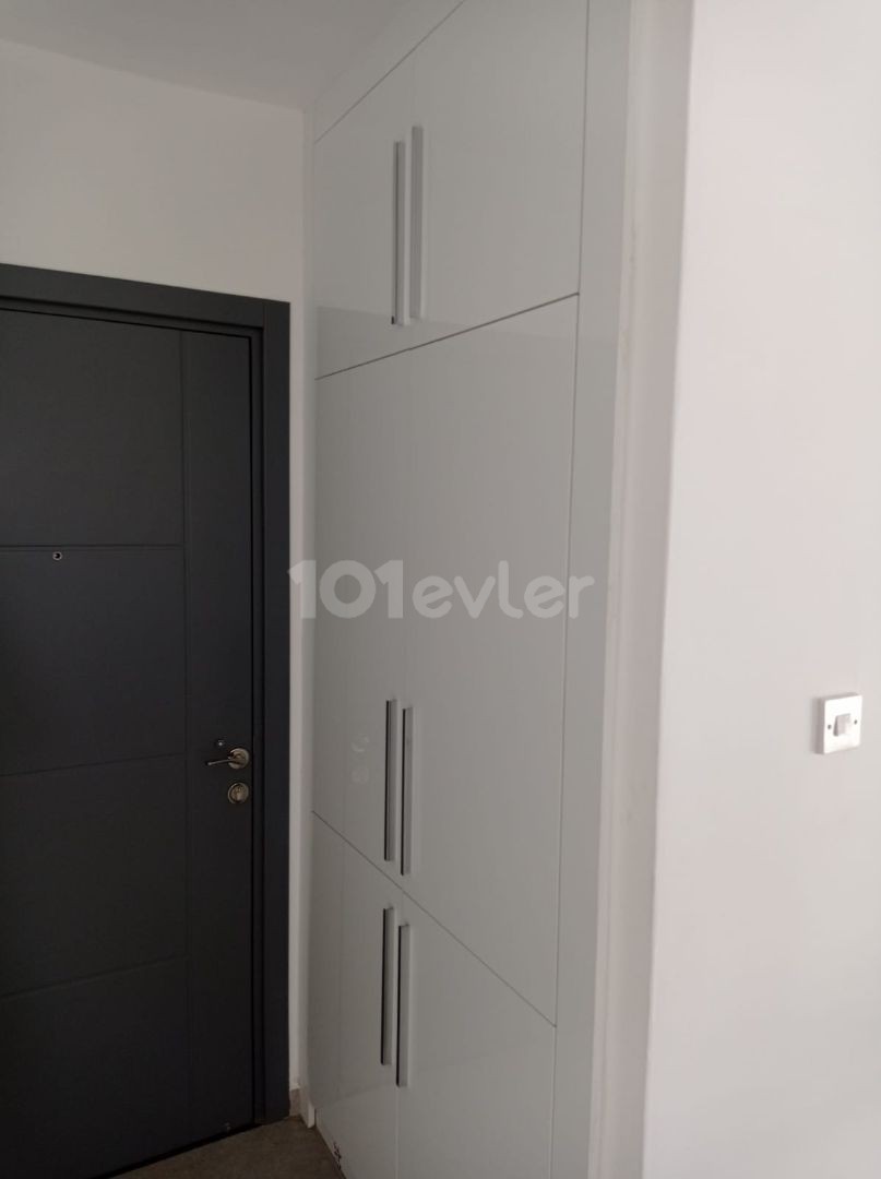 SPACIOUS SPACIOUS 90M2 (2+1) APARTMENT FOR RENT WITH ELEVATOR AND PARKING WITH FURNISHED TERRACE IN A NEW BUILDING IN AN EXCELLENT CENTRAL LOCATION. ** 