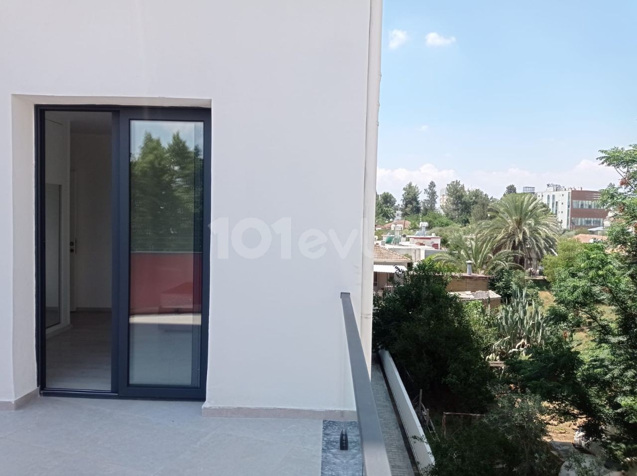 SPACIOUS SPACIOUS 90M2 (2+1) APARTMENT FOR RENT WITH ELEVATOR AND PARKING WITH FURNISHED TERRACE IN A NEW BUILDING IN AN EXCELLENT CENTRAL LOCATION. ** 