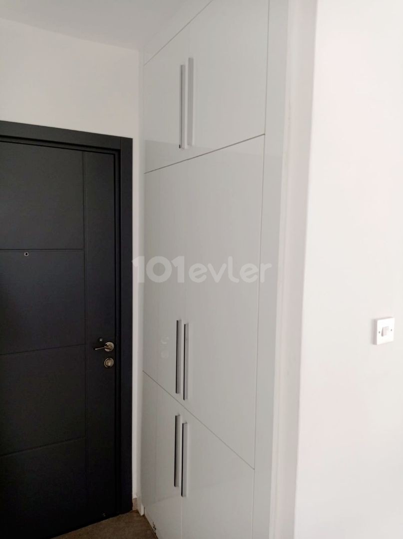 Yenişehir Merkez Konumda Teraslı, Eşyalı 2+1 Kiralık Daire