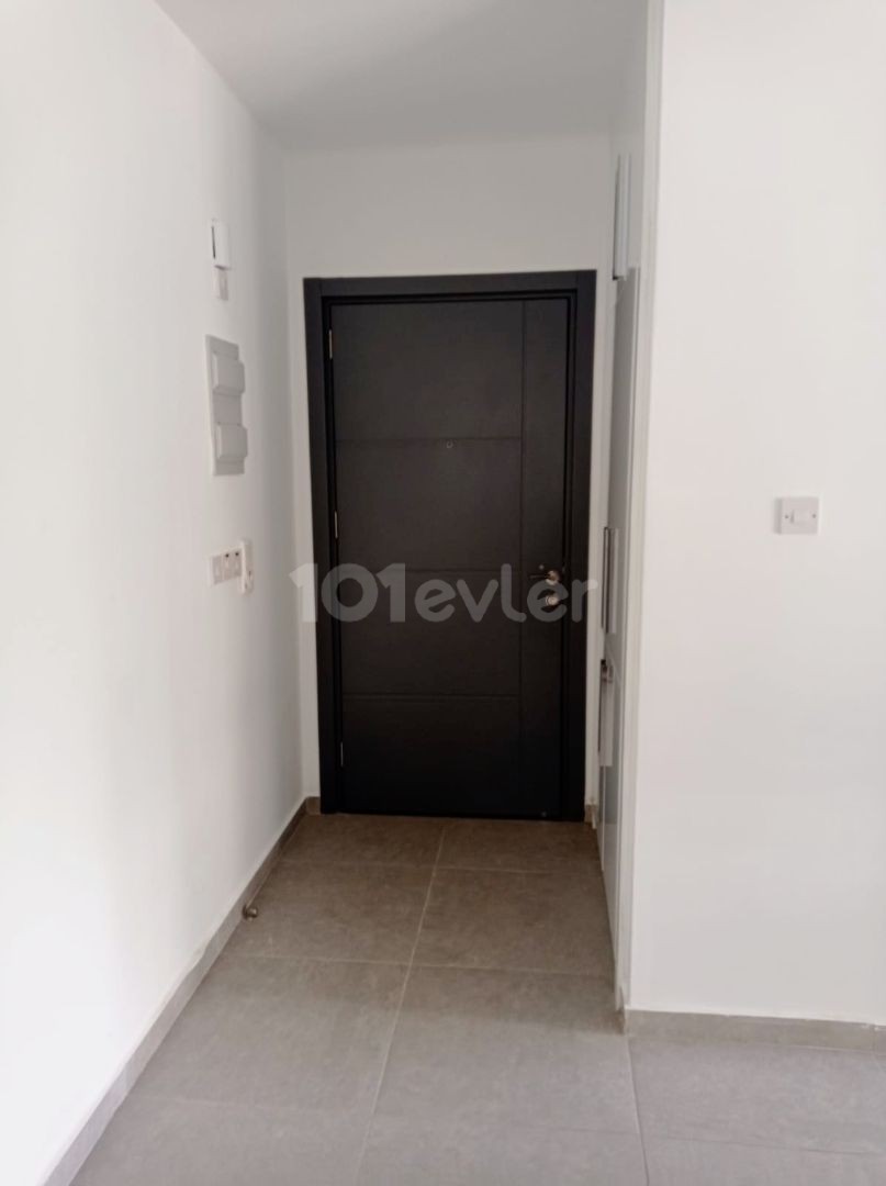 Möblierte 2+1 Wohnung Mit Terrasse In Zentraler Lage In Yenisehir ** 