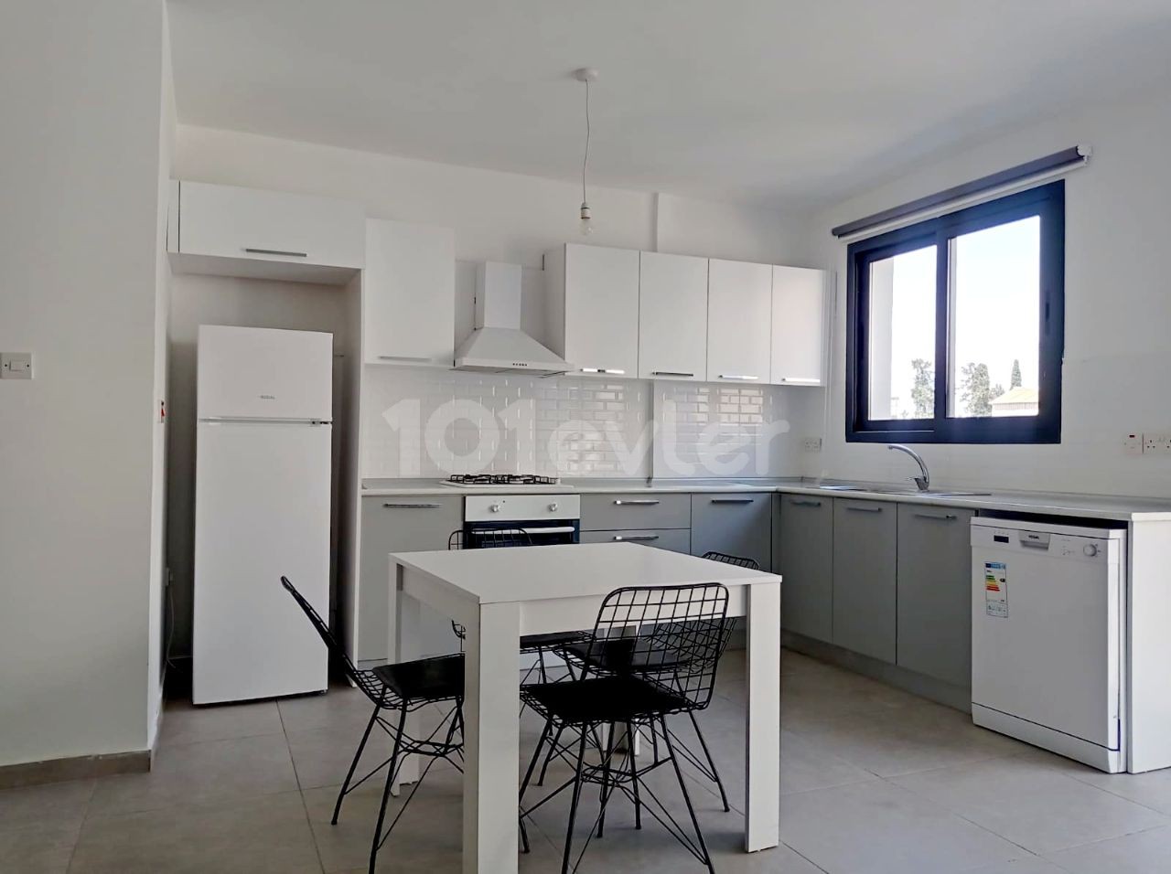 Möblierte 2+1 Wohnung Mit Terrasse In Zentraler Lage In Yenisehir ** 