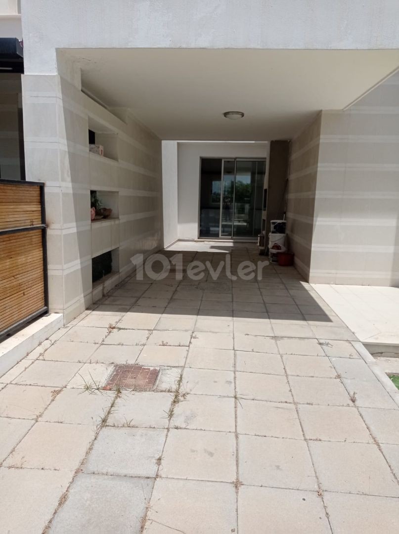 THE MOST BEAUTIFUL AREA OF NICOSIA, KÜÇÜK KAYMAKLI, IS ALSO WAITING FOR THE LUCKY OWNER OF A LUXURIOUS VILLA WITH EXCELLENT SPACIOUS AND SPACIOUS (3+1) ENSUIT, BARBECUE. ** 