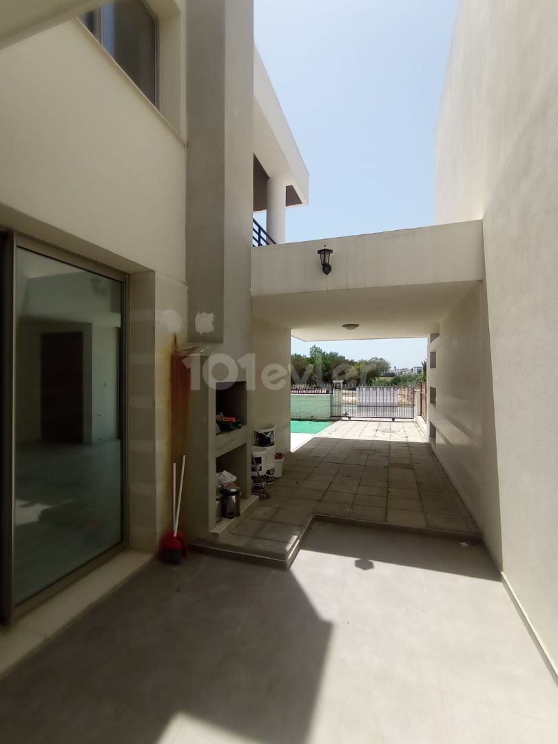 THE MOST BEAUTIFUL AREA OF NICOSIA, KÜÇÜK KAYMAKLI, IS ALSO WAITING FOR THE LUCKY OWNER OF A LUXURIOUS VILLA WITH EXCELLENT SPACIOUS AND SPACIOUS (3+1) ENSUIT, BARBECUE. ** 