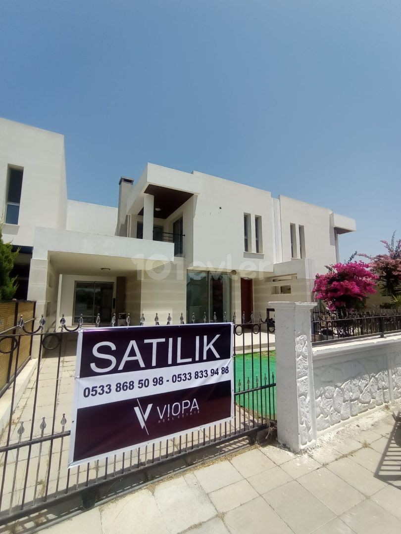 Twin Villa zum Verkauf in zentraler Lage in ruhiger Umgebung in wunderschöner Lage im Stadtteil kucukkaymakli ** 