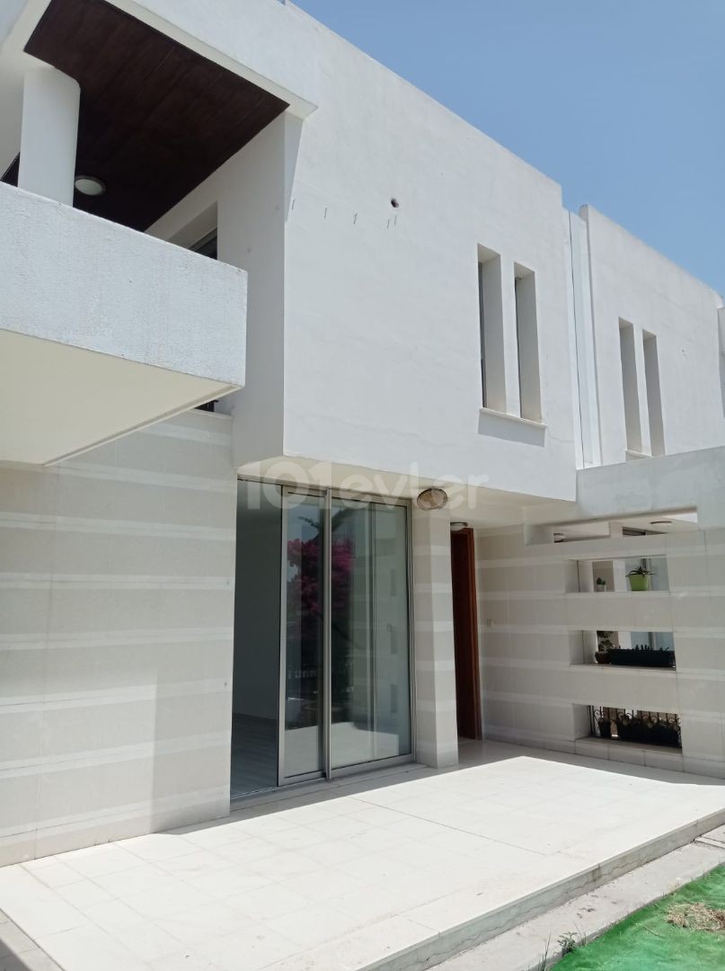 Twin Villas for Sale in a Peaceful Environment in a Central Location in a Wonderful Location for Sale in the Kucukkaymakli Region ** 