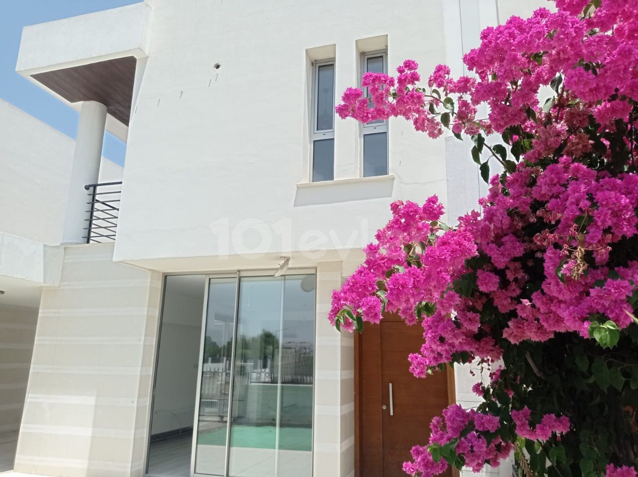 Twin Villas for Sale in a Peaceful Environment in a Central Location in a Wonderful Location for Sale in the Kucukkaymakli Region ** 