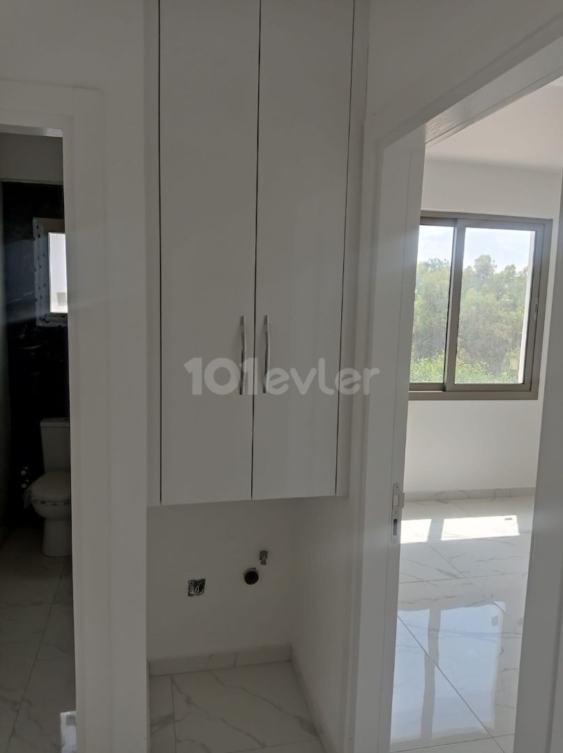 GÖNYELİ'DE MÜKEMMEL LOKASYONDA HARİKA DİZAYN EDİLMİŞ (3+1) ENSUIT 140 M2 GENİŞ FERAH KONFORLU AİLE APARTMANI OLAN DAİRE 