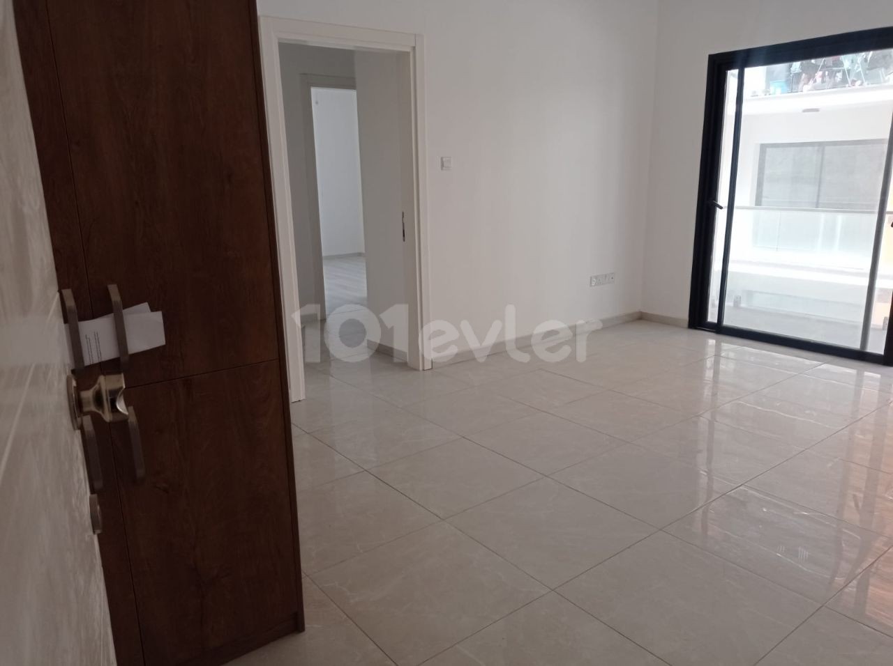 85M2 TURKISH OPPORTUNITY APARTMENT ON THE GROUND FLOOR IN THE SMALL KAYMAKLI DISTRICT (2 +1) ** 